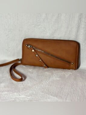 Free People Distressed Cognac Brown Vegan Leather Zip Around Wristlet Wallet EUC